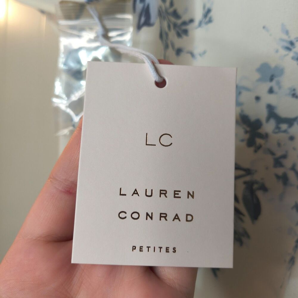 LC Lauren Conrad White/Blue Floral Blouse Petite NWT - Picture 3 of 7